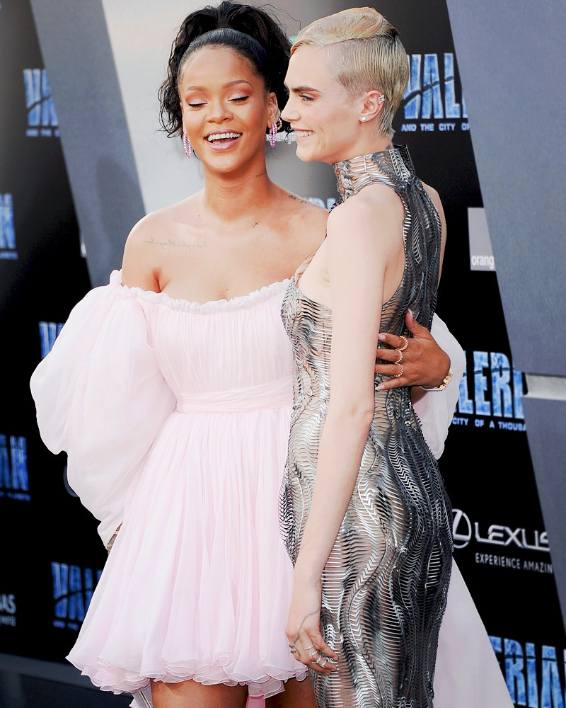 ESC: Rihanna, Cara Delevingne